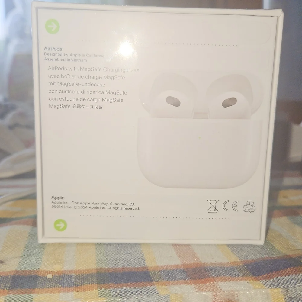 Apple White Wireless Earbuds